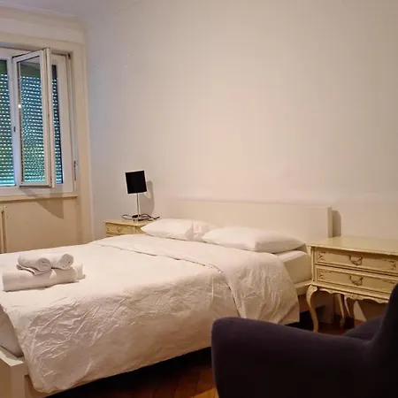 Une Chambre A Coucher Dans Un Au Centre-ville *